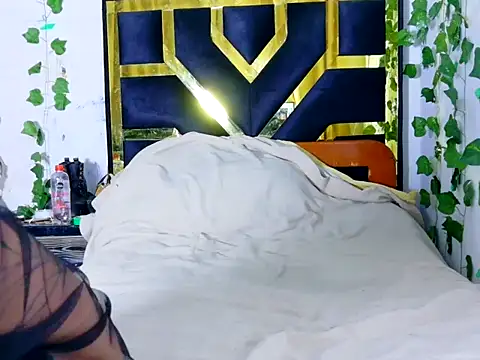 lucywhite13 webcam