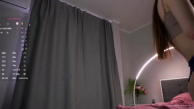 LoraDunnuck webcam