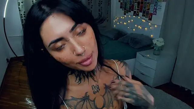 CharimgSabrina webcam