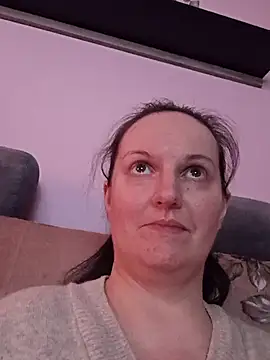 BustyLadyAlma webcam