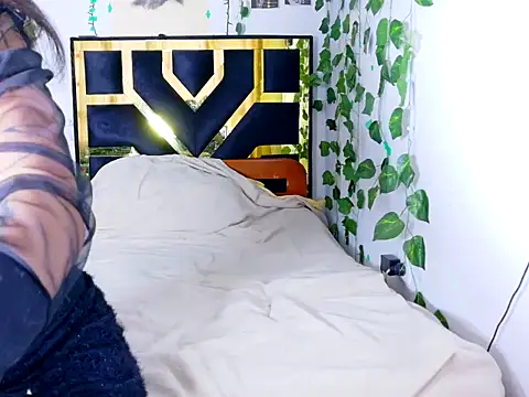 lucywhite13 webcam