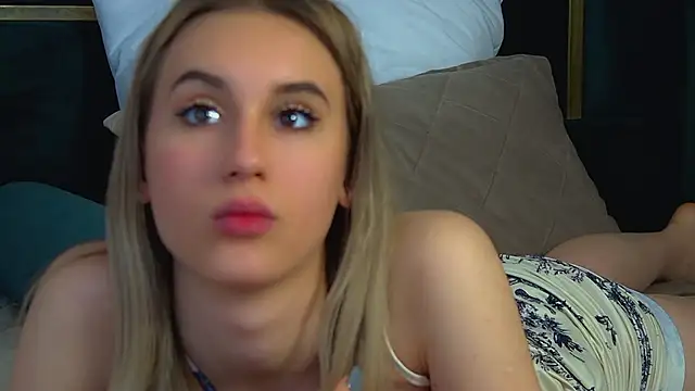 VictoriaHopsons webcam