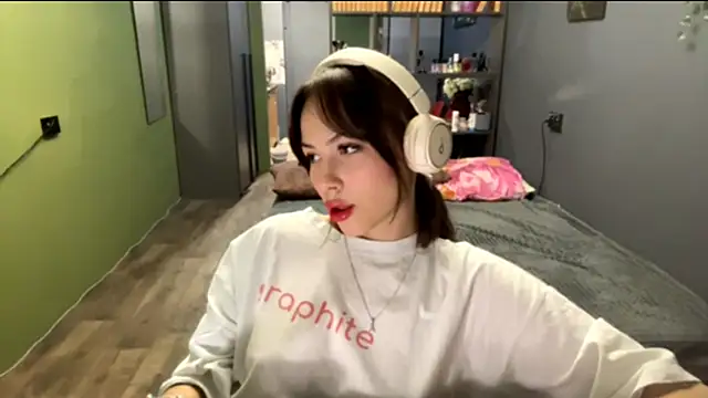 MysticAlisa webcam