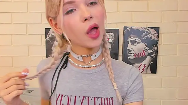 Blondy_Fina webcam