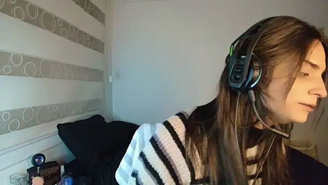 Dollbehavior_ webcam