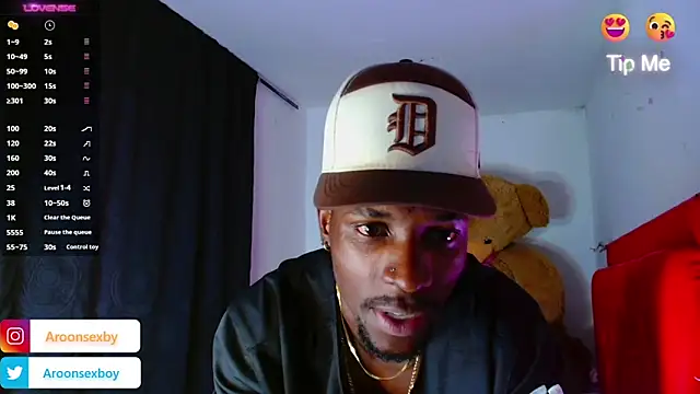 Aroonsexyboy webcam