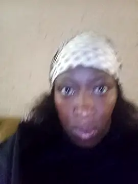 PetiteSquirtQueen webcam