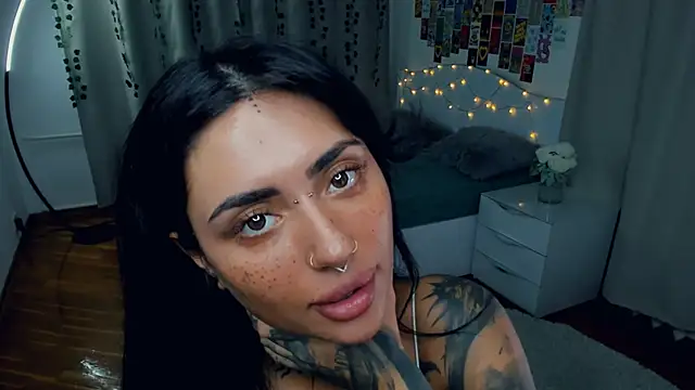 CharimgSabrina webcam