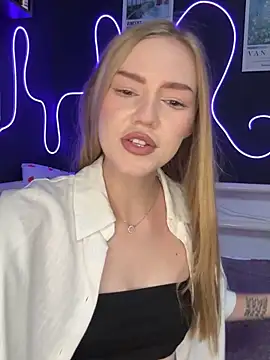 MilaMoone webcam