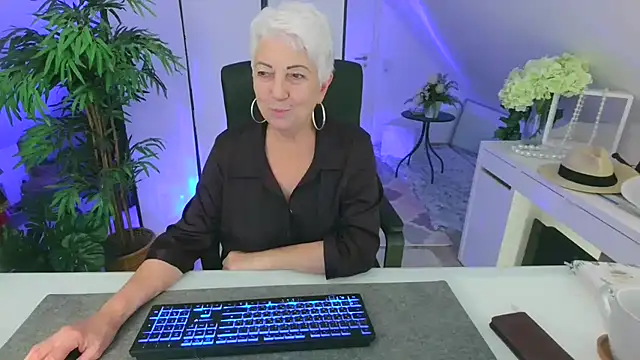LovelyHelena webcam