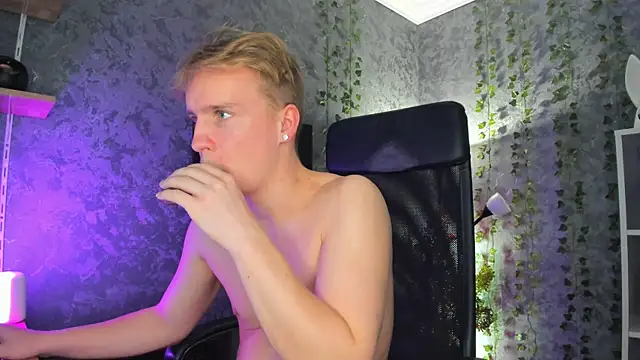 AlexxSweet webcam