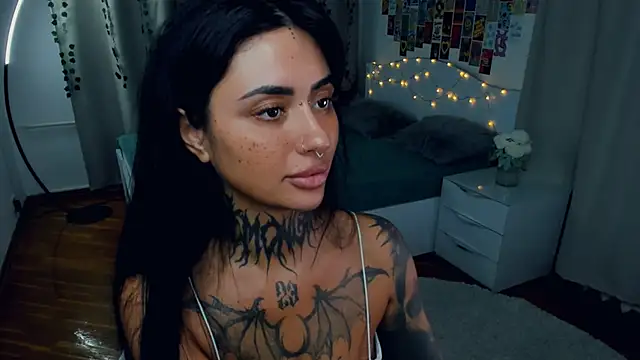 CharimgSabrina webcam