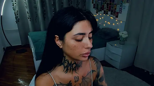 CharimgSabrina webcam
