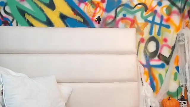 MilaaAdams webcam