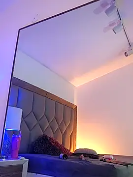 Adel_Nesbiit webcam