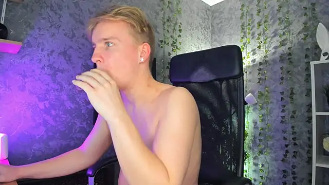 AlexxSweet webcam