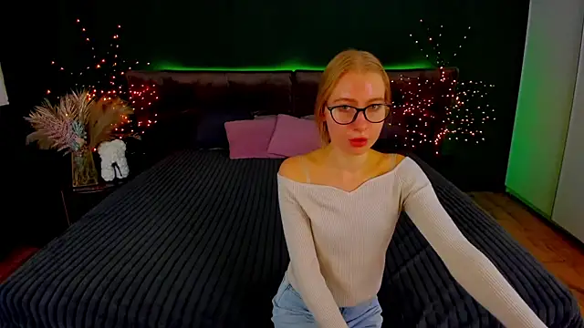 Alina_Blonde webcam