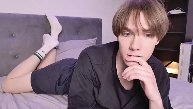 callmenineoneseven webcam