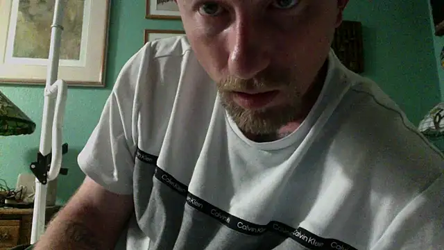 bigwhitecockdoc36 (M young) - blow a cloud on my cock