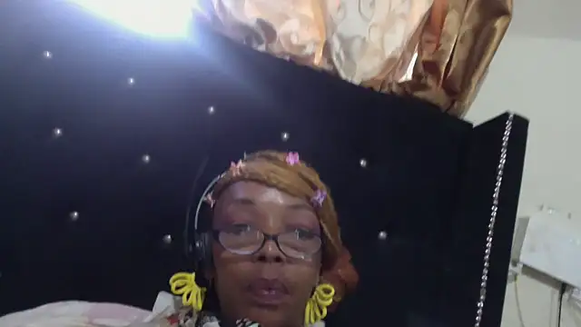 Ladyzee25 webcam