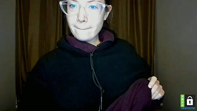 Alicia_redfollow webcam