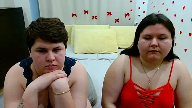 BeckyAndHellen webcam
