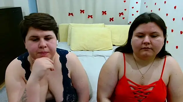 BeckyAndHellen webcam