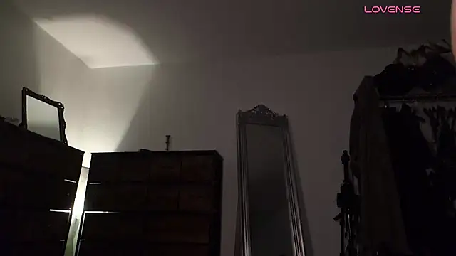 VictoriaBlackwood webcam