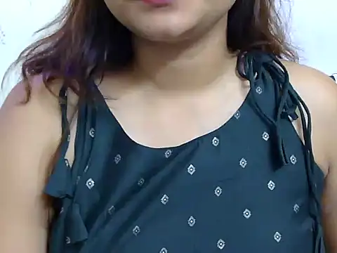 cute_zaraa webcam