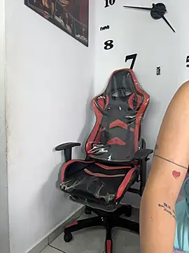miapichxs (F young) - I want to feel wet