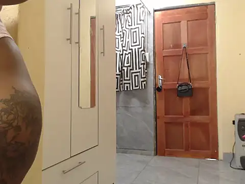 SALTRYHIPS29x webcam