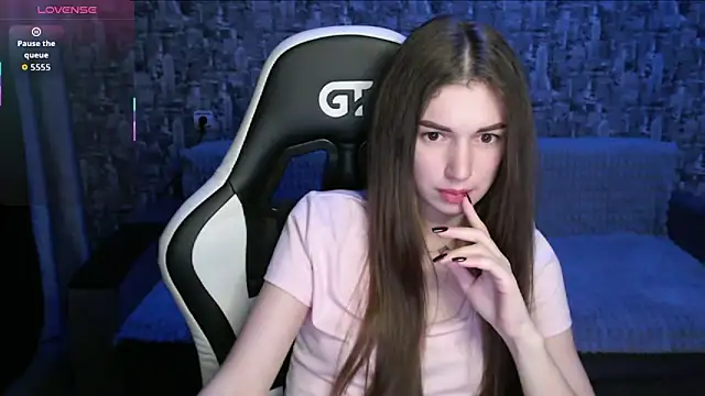 MissMiaCutie webcam
