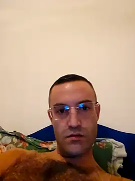 enricso (Ask my age) - Horny cum show