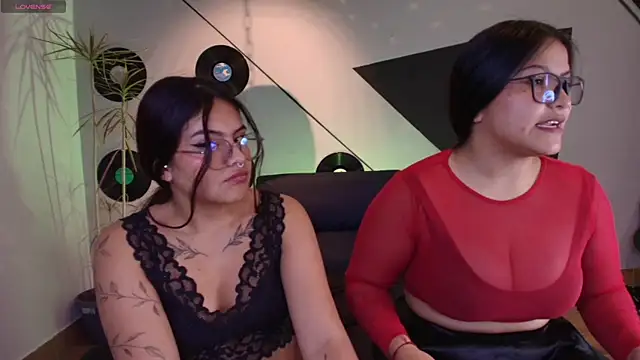 Lilith_and_Khloe
