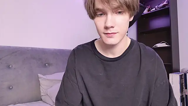 callmenineoneseven webcam