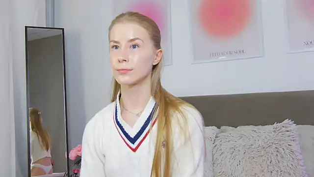 VioletiSwone webcam