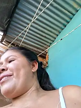 hotmom33 webcam