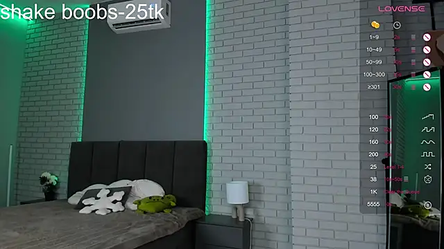 hazel_77 webcam