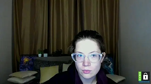 Alicia_redfollow webcam