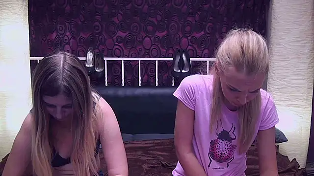 BlondeWitches webcam