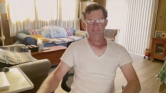 guyhereoncam webcam