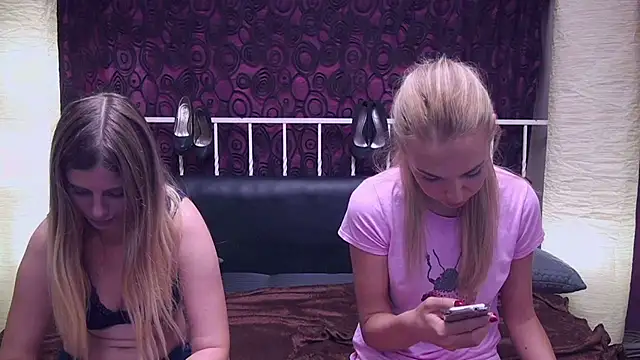 BlondeWitches webcam
