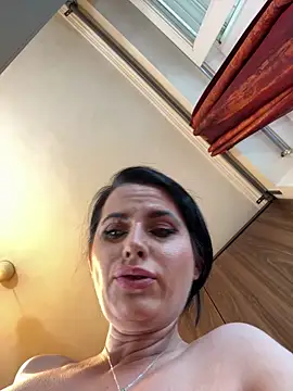 Hotmomcheckk_