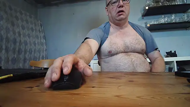 pettson72 (M mature) - Tipp if u like. Stroke in basement,
