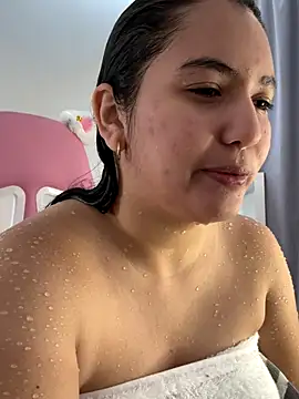 angeldusttt (F teen) - vibrator on my clit close-up