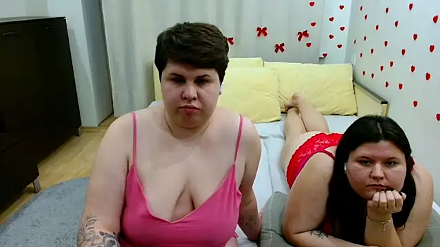 BeckyAndHellen webcam