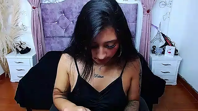 Wendy-13 webcam