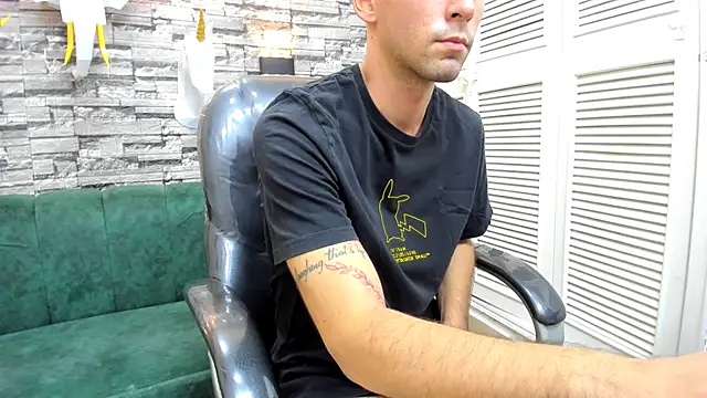 mike_whitee webcam