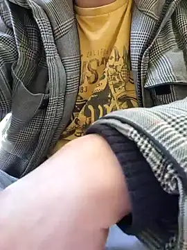 hugecock4u1990 webcam