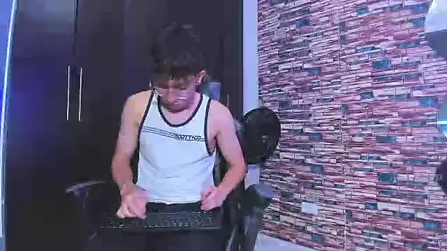 Dominic_Carmine webcam